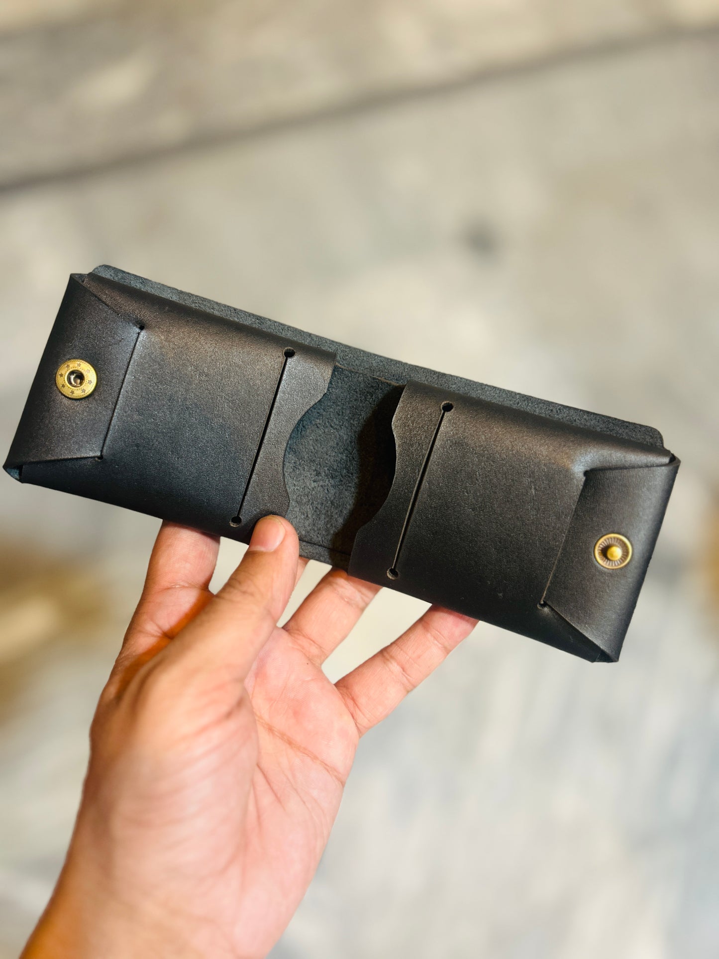 Minimalist Bifold Wallet wolf.pk