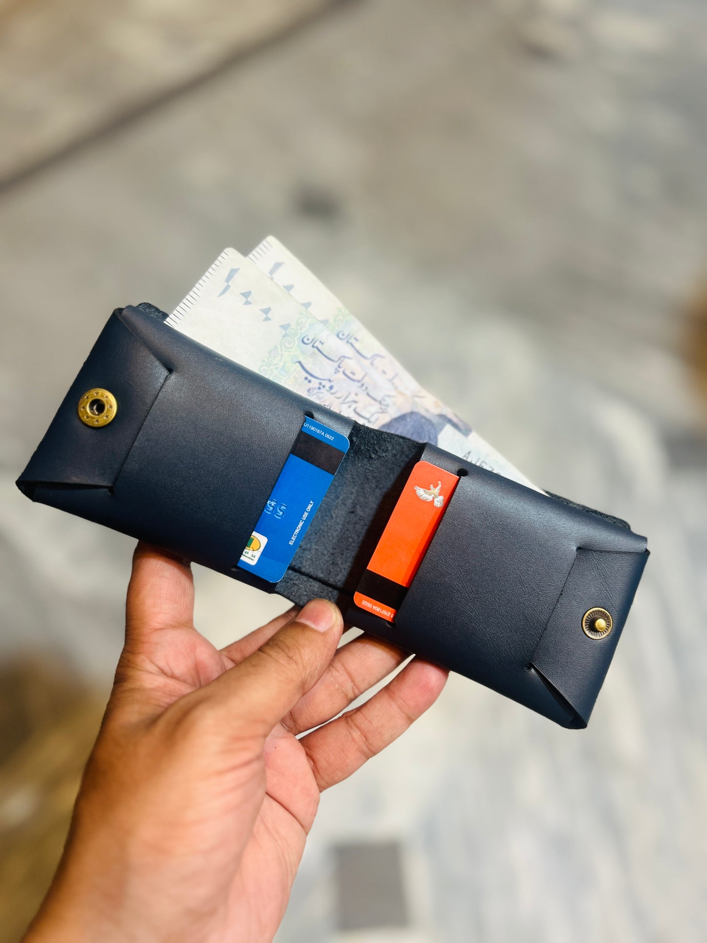 Minimalist Bifold Wallet wolf.pk