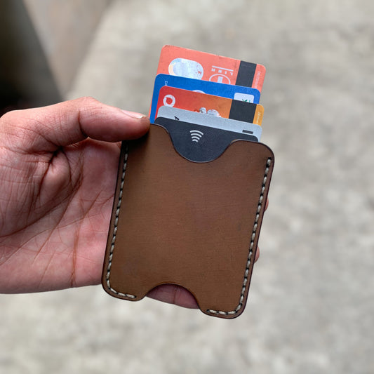 The Oval: A Leather Cardholder